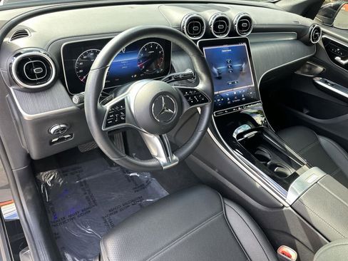 Used 2024 Mercedes-Benz GLC 300 image 2