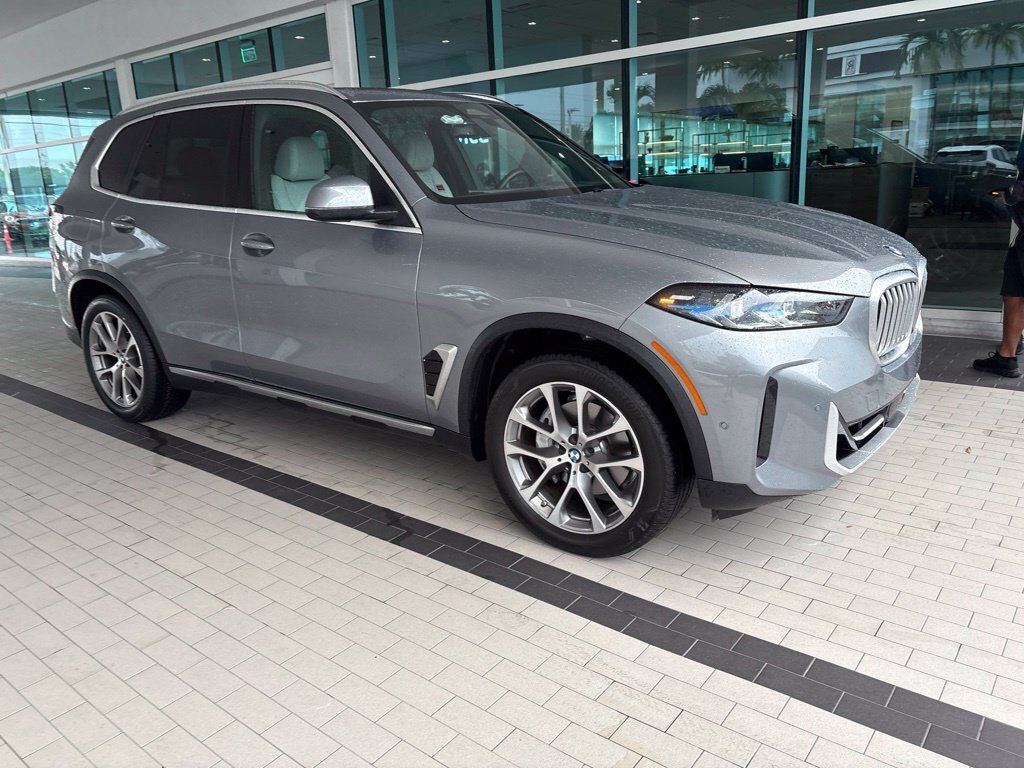 Used 2024 BMW X5 sDrive40i w/ Premium Package RWD image 1