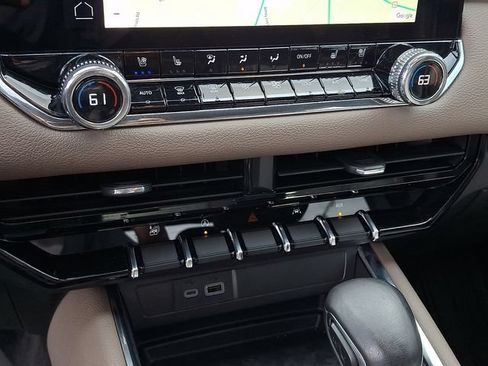 Used 2025 GMC Canyon Denali AWD/4WD image 13