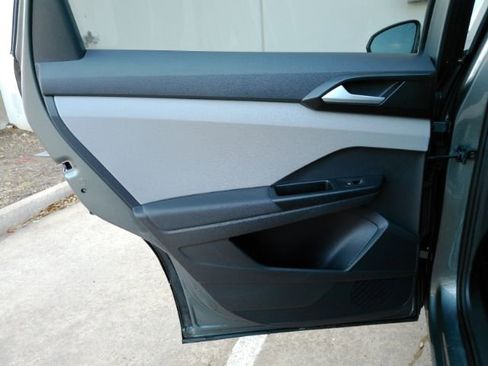 Used 2022 Volkswagen Taos SE image 18