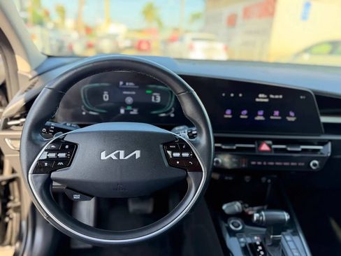 Used 2023 Kia Niro EX FWD image 57