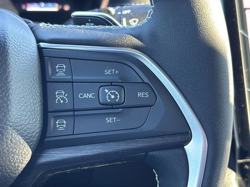 New 2025 Jeep Grand Cherokee L Limited w/ Luxury Tech Group II image 28