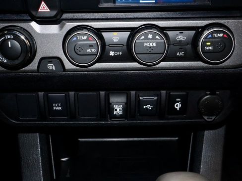 Used 2022 Toyota Tacoma TRD Sport image 29