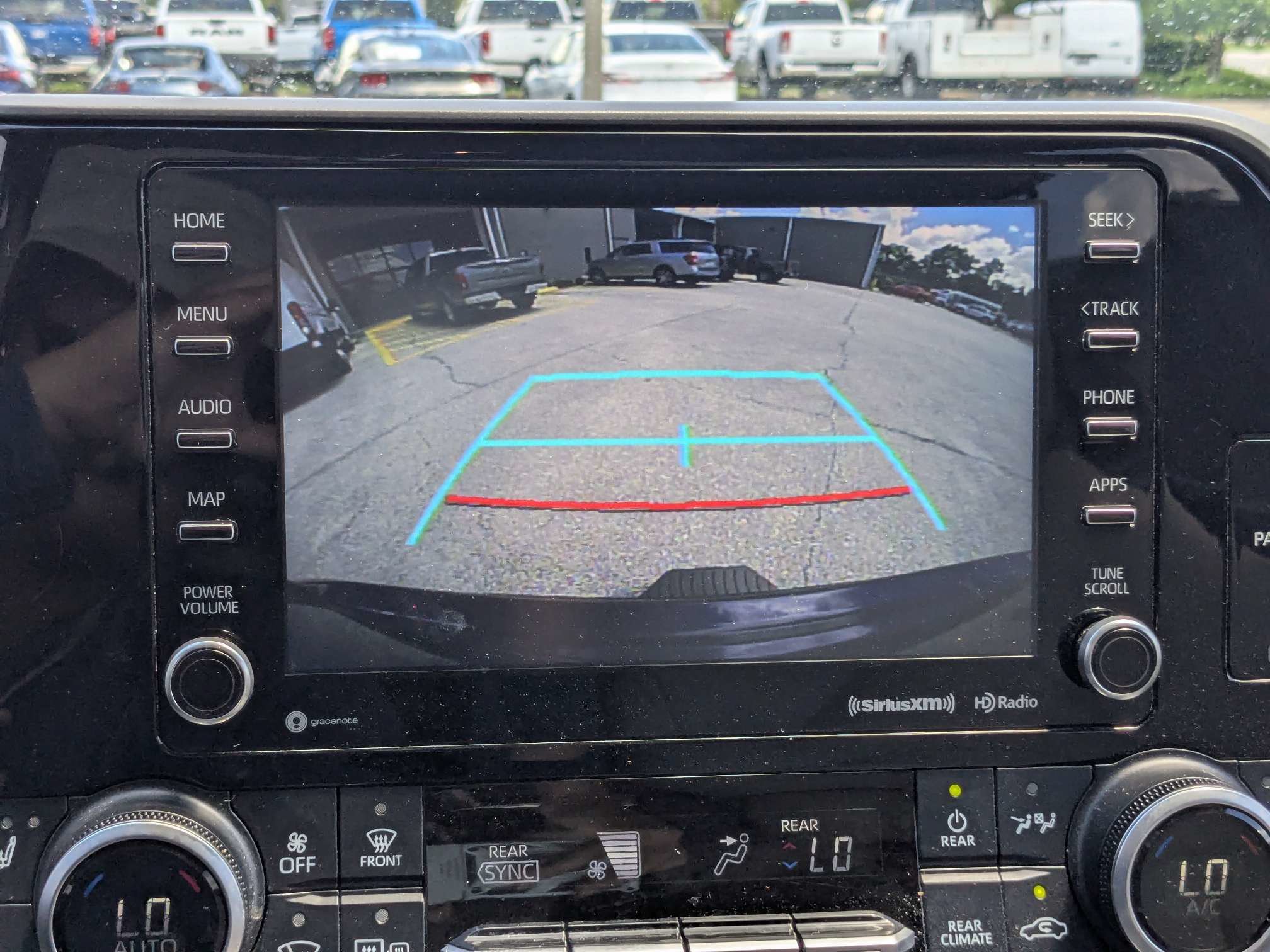 Used 2020 Toyota Highlander XLE AWD/4WD image 22