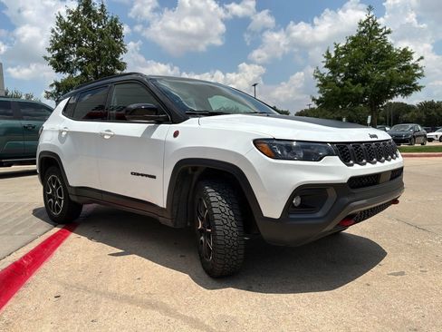 Used 2025 Jeep Compass Trailhawk AWD/4WD image 4