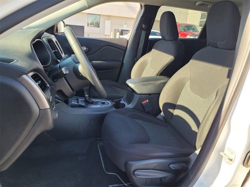 Used 2019 Jeep Cherokee Latitude w/ Popular Appearance Group image 5