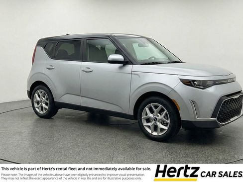 Used 2025 Kia Soul LX w/ LX Technology Package FWD image 1