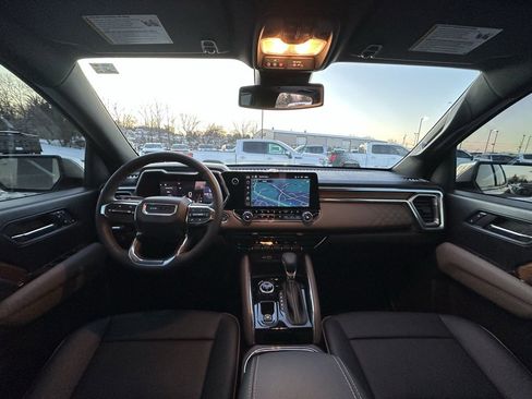 Used 2023 GMC Canyon Denali image 3