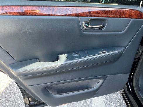 Used 2006 Cadillac DTS image 36