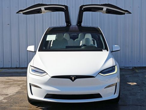 Used 2022 Tesla Model X image 52