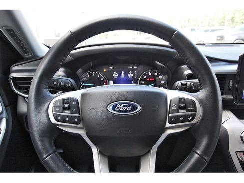 Used 2023 Ford Explorer XLT w/ Equipment Group 202A RWD image 15
