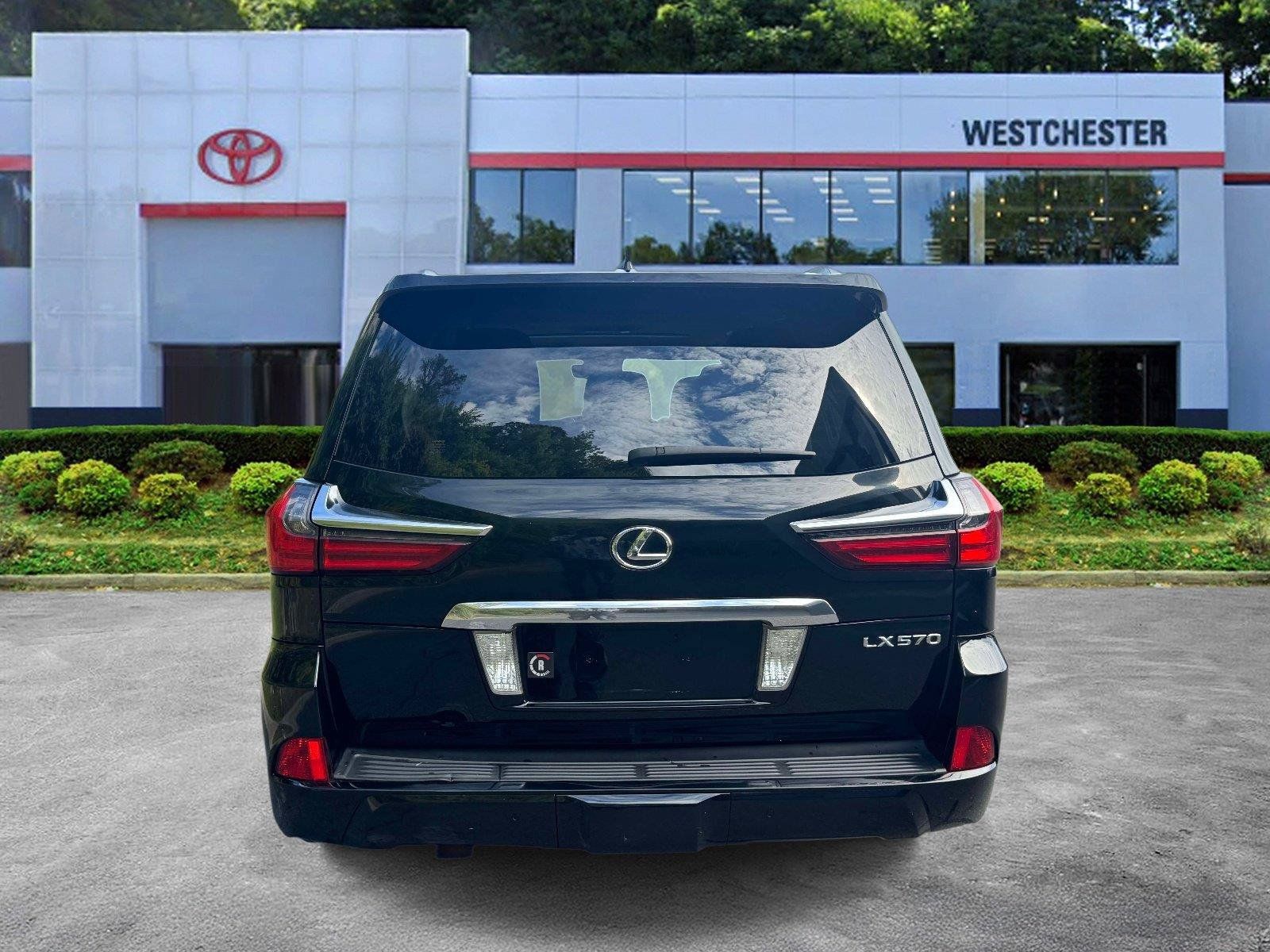 Used 2017 Lexus LX 570 4WD w/ Luxury Package image 6
