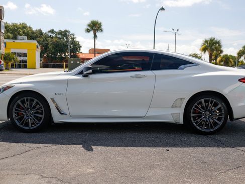 Used 2017 INFINITI Q60 Red Sport 400 AWD/4WD image 4