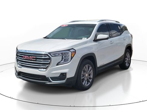 Used 2024 GMC Terrain SLT image 3