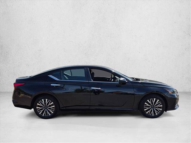 Used 2025 Nissan Altima 2.5 SV FWD image 5