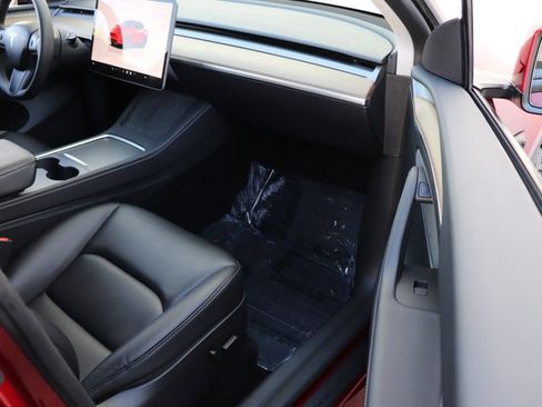 Used 2024 Tesla Model Y Long Range image 31