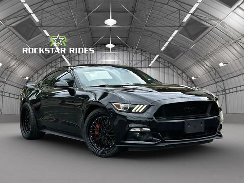 Used 2017 Ford Mustang GT RWD image 3