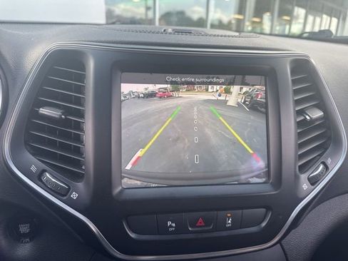 Used 2021 Jeep Cherokee Latitude Lux w/ Sun & Sound Group AWD/4WD image 12