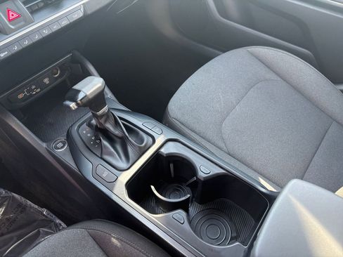 Used 2025 Kia K4 LXS image 40