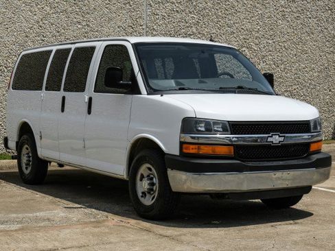 Used 2015 Chevrolet Express 2500 LT w/ LT Preferred Equipment Group image 8