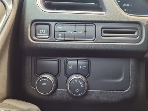 Used 2024 Chevrolet Suburban RST image 29