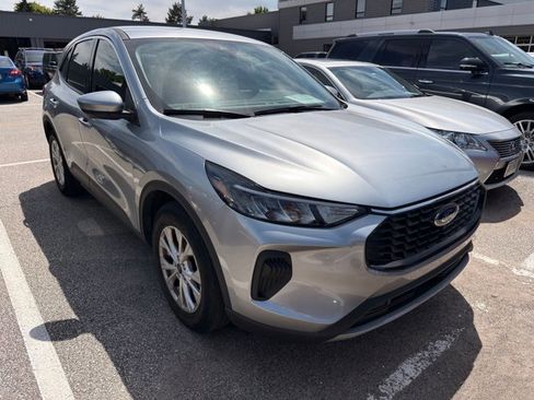 Used 2023 Ford Escape Active w/ Tech Pack #2 FWD image 3