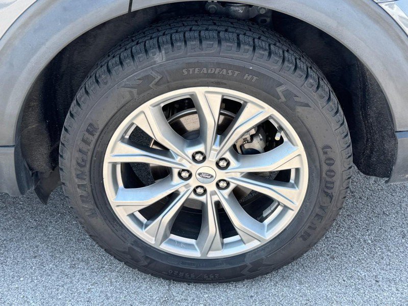 Used 2021 Ford Explorer XLT w/ Equipment Group 202A AWD/4WD image 7