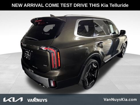 Used 2023 Kia Telluride EX w/ EX Captain's Chair Package AWD/4WD image 4