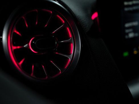 New 2025 Mercedes-Benz GLB 250 4MATIC image 17