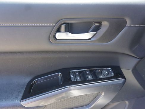 Used 2023 Nissan Pathfinder SL w/ SL Premium Package FWD image 4