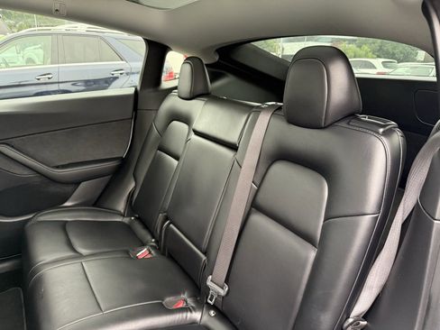 Used 2021 Tesla Model Y Long Range image 12