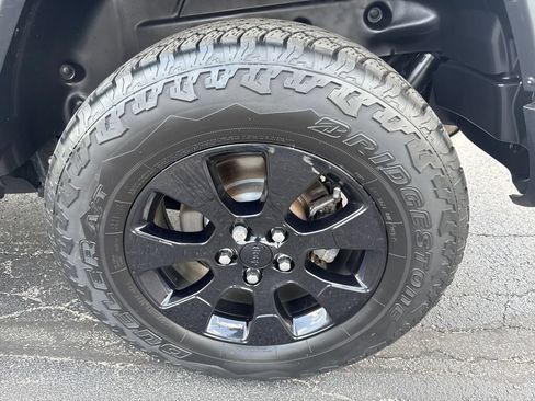 Used 2020 Jeep Wrangler Unlimited Sahara AWD/4WD image 7