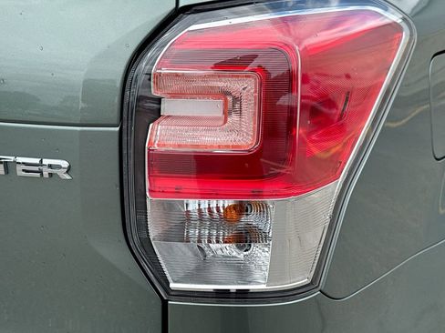 Used 2018 Subaru Forester 2.5i Premium w/ All-Weather Package AWD/4WD image 32