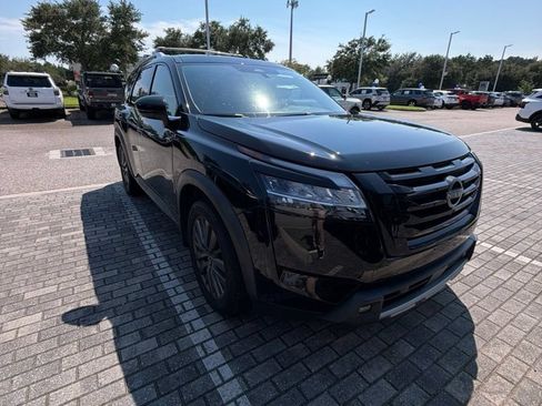 Used 2024 Nissan Pathfinder SL w/ SL Premium Package FWD image 2