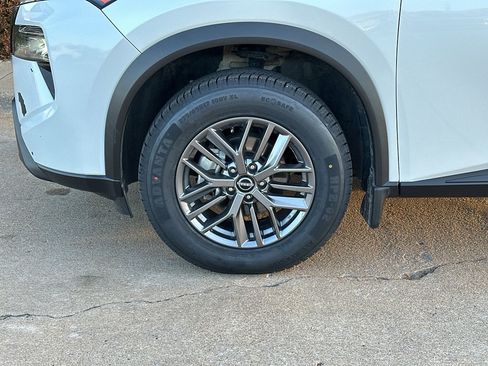 Used 2024 Nissan Rogue S image 3