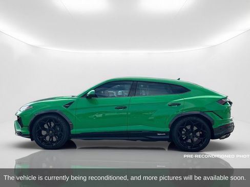 Used 2024 Lamborghini Urus Performante AWD/4WD image 2