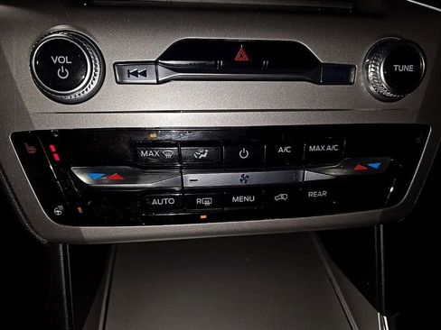 Used 2022 Ford Explorer XLT w/ Equipment Group 202A image 20