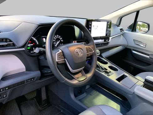 Used 2023 Toyota Sienna XLE w/ Protection Package (TMS) FWD image 17