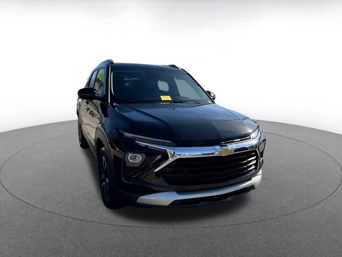 Used 2025 Chevrolet TrailBlazer LT image 3