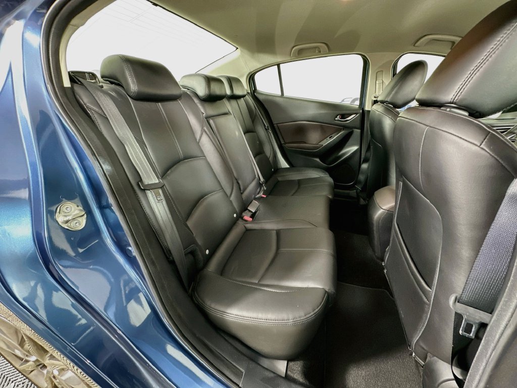 Used 2018 MAZDA MAZDA3 Touring FWD image 30
