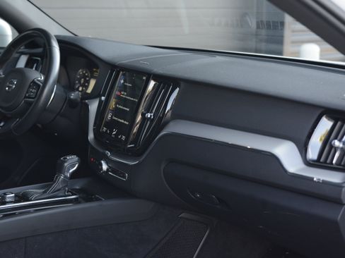 Used 2019 Volvo XC60 T6 R-Design w/ Protection Package Premier AWD/4WD image 26
