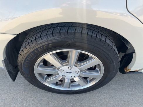 Used 2008 Ford Taurus SEL image 10