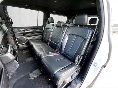 Used 2024 Jeep Wagoneer 2WD image 28