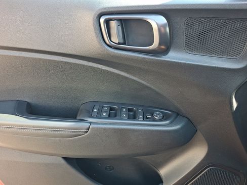 Certified 2023 Hyundai Venue Limited FWD image 12