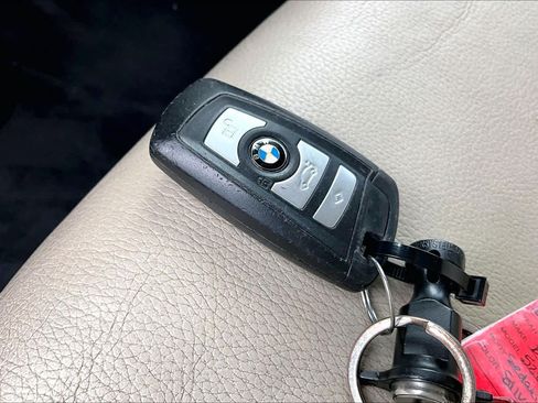 Used 2011 BMW 528i Sedan RWD image 14
