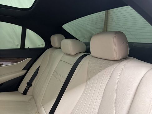 Used 2018 Mercedes-Benz E 300 image 18