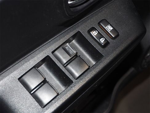 Used 2012 Toyota Yaris SE image 22