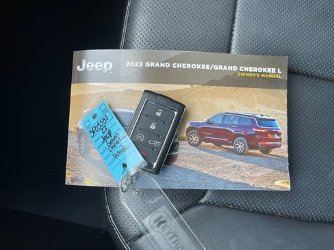 Used 2022 Jeep Grand Cherokee Limited 4xe w/ Luxury Tech Group II AWD/4WD image 10