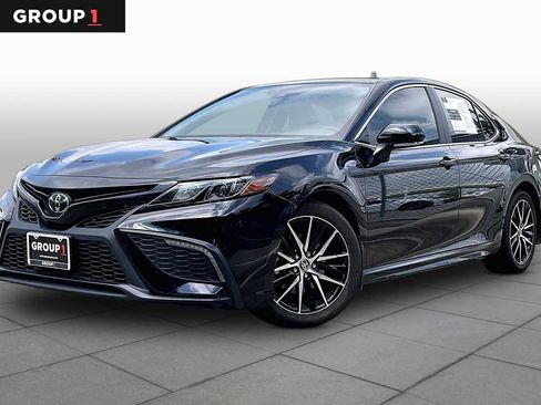 Used 2024 Toyota Camry SE w/ Convenience Package FWD image 1