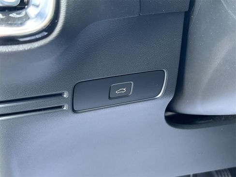 Certified 2023 Volvo XC40 B5 Plus w/ Climate Package image 17
